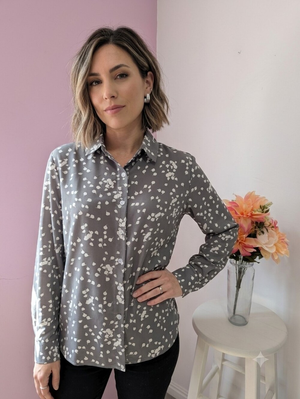 NWT Dokotoo Gray Floral Long Sleeve Button-Down Blouse size S. new